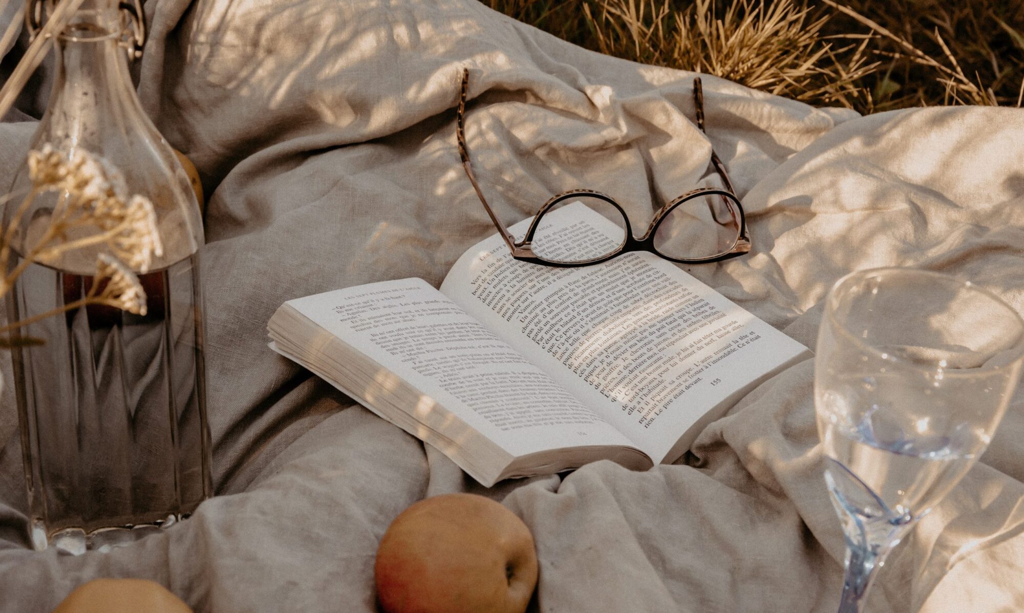 Lesen entspannt. 5 richtig gute Sommerromane als Buchempfehlung für Frauen